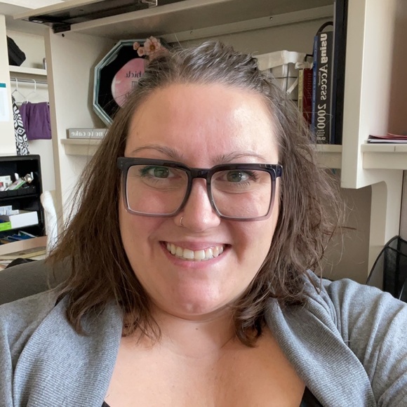 Meet your Posher, Jennifer - Picture 1 of 1